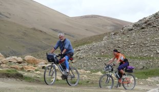 V Tibetu na kole pt tisc metr nad moem