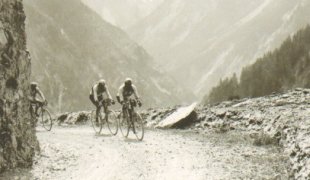 Vyla prvn esk kniha o cyklistick Tour de France