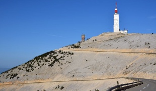 Tour de France se pt rok vrt na slavnou horu Mont Ventoux
