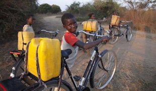 V Africe bicykly zachraňují životy