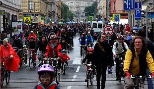 Cyklisté i pěší zažili Prahu jinak