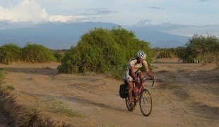 Dva Češí míří na kole do Namibie