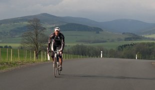 Služební cesta na kole přes tři pohoří