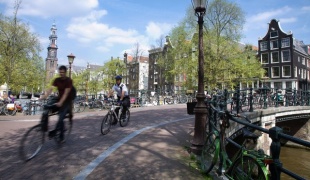 Nizozemcům se jejich vášeň pro cyklistiku vrací ve zdraví i úsporách