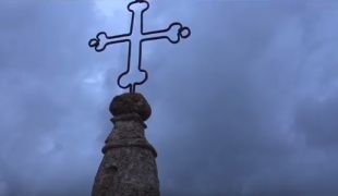 K železnému kříži na Col de la Croix de Fer