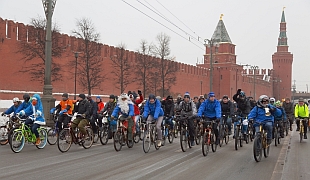 První zimní cyklojízda v Moskvě krutému mrazu navzdory