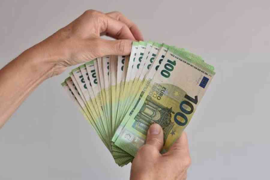 LEG�LNE NEBANKOV� PԎI�KY